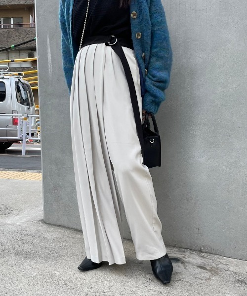 PAGEBOY（ページボーイ）の「WEB限定アイテム / モードプリーツパンツ（その他パンツ・レディース・ライトブルー/ブラック/グレイッシュベージュ・FREE）」の3枚目の写真