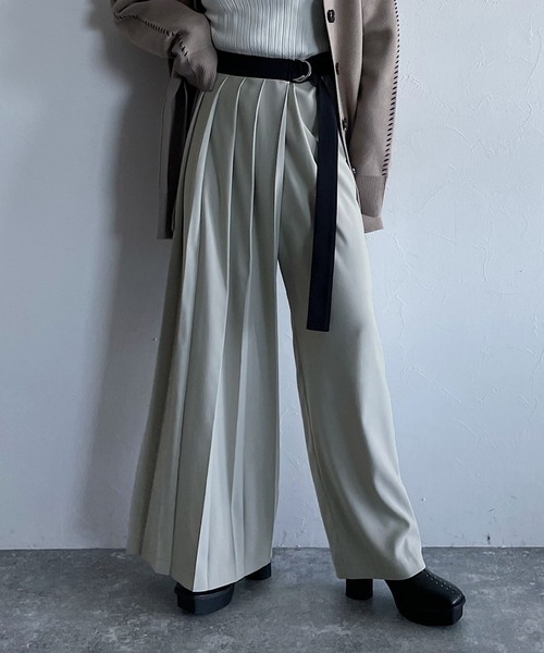PAGEBOY（ページボーイ）の「WEB限定アイテム / モードプリーツパンツ（その他パンツ・レディース・ライトブルー/ブラック/グレイッシュベージュ・FREE）」の7枚目の写真