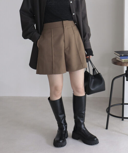 fredy emue（フレディエミュ）の「ピンタック ショートパンツ（その他パンツ・レディース・キャメル/ブラック・36/38）」の22枚目の写真