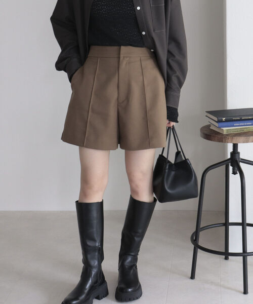 fredy emue（フレディエミュ）の「ピンタック ショートパンツ（その他パンツ・レディース・キャメル/ブラック・36/38）」の21枚目の写真