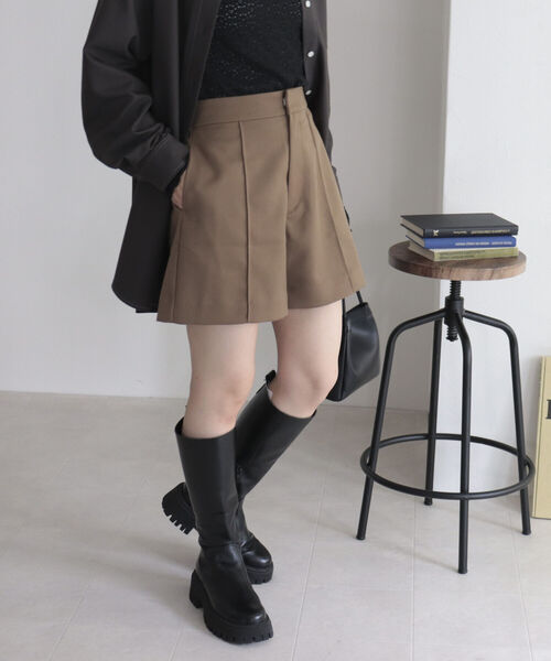 fredy emue（フレディエミュ）の「ピンタック ショートパンツ（その他パンツ・レディース・キャメル/ブラック・36/38）」の19枚目の写真