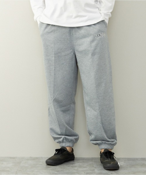 B.I.D.(ビーアイディー)の「《裏毛ロゴプリント入》ワイドスウェットパンツ(スウェットパンツ・レディース・ブラック/ネイビー/オートミール/杢グレー/グリーン・LL/L/M)」の2枚目の写真