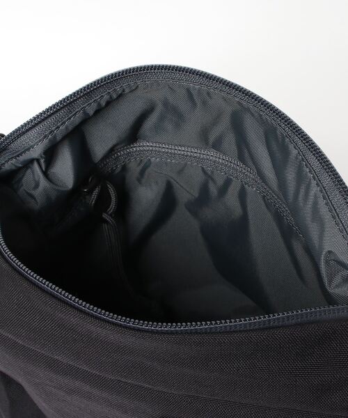 MYSTERY RANCH(ミステリーランチ)の「MYSTERY RANCH A5 ミステリーランチ 6L セキュリティポケット付き 2way ショルダーバッグ(ショルダーバッグ・レディース・ブラック・FREE)」の2枚目の写真