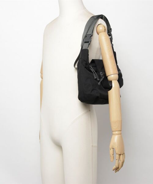 MYSTERY RANCH(ミステリーランチ)の「MYSTERY RANCH A5 ミステリーランチ 6L セキュリティポケット付き 2way ショルダーバッグ(ショルダーバッグ・レディース・ブラック・FREE)」の4枚目の写真