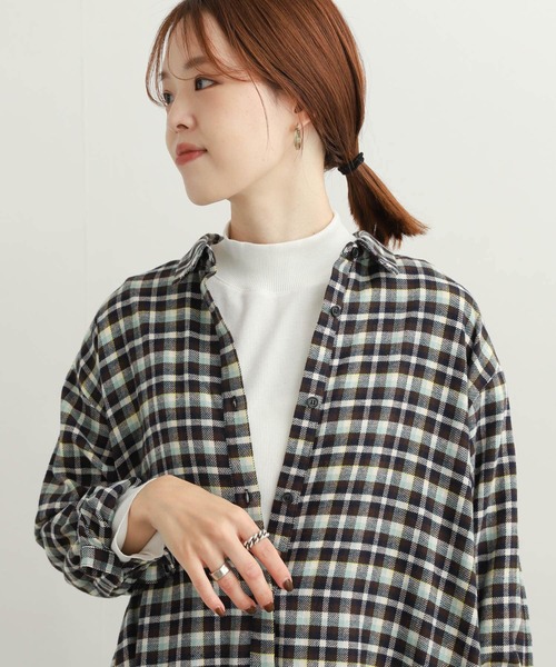 URBAN RESEARCH DOORS（アーバンリサーチドアーズ）の「『UR TECH』テレコハイネックTシャツ（Tシャツ/カットソー・レディース・ブラック/オフホワイト/ライトグレー・MEDIUM）」の5枚目の写真