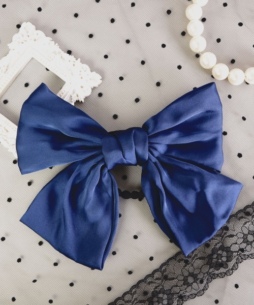 VIBGYOR Women（ヴィブジョー　ウィメン）の「【float】サテン ビッグリボン ヘアゴム（ヘアゴム・レディース・グリーン/ネイビー/ブラック/レッド/ピンク・FREE）」の3枚目の写真