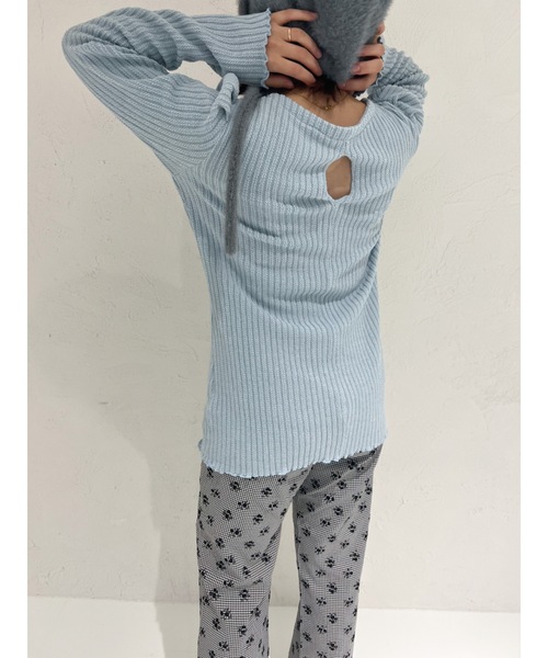 JUMELLE(ジュメロ)の「【パフショルダー】バックサークルトップ(ニット/セーター・レディース・ブラック/ブルー・FREE)」の9枚目の写真