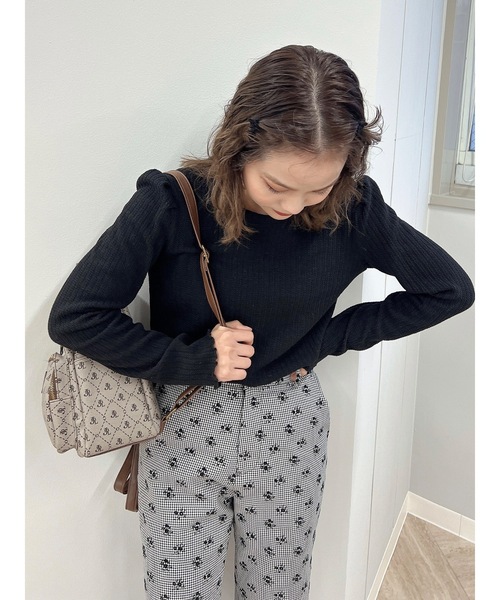 JUMELLE(ジュメロ)の「【パフショルダー】バックサークルトップ(ニット/セーター・レディース・ブラック/ブルー・FREE)」の17枚目の写真