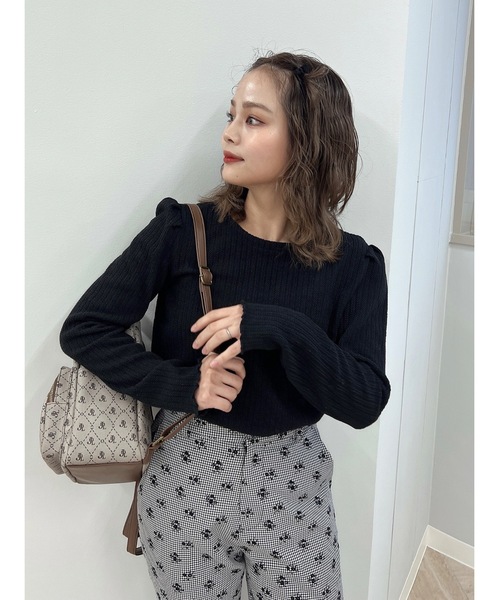 JUMELLE(ジュメロ)の「【パフショルダー】バックサークルトップ(ニット/セーター・レディース・ブラック/ブルー・FREE)」の19枚目の写真