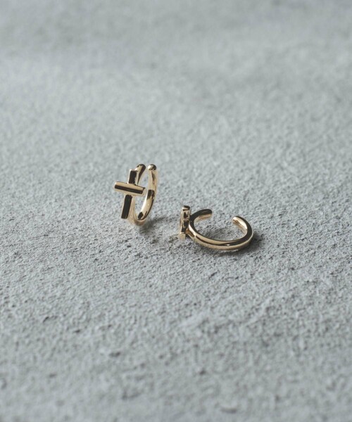 and cloud(アンドクラウド)の「Cross Earring(イヤリング・レディース・シルバー/ブラック/イエローゴールド・FREE)」の8枚目の写真