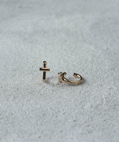 and cloud(アンドクラウド)の「Cross Earring(イヤリング・レディース・シルバー/ブラック/イエローゴールド・FREE)」の4枚目の写真