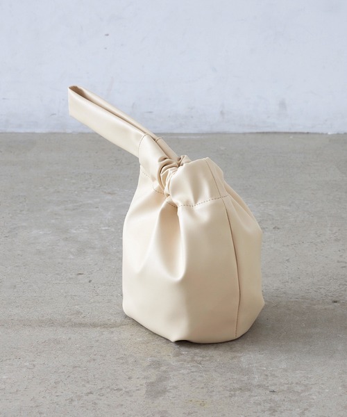 EFOLE(エフォル)の「drawstrings bag / ドローストリングス バッグ(ハンドバッグ・レディース・ブラック/オフホワイト/ベージュ・FREE)」の12枚目の写真