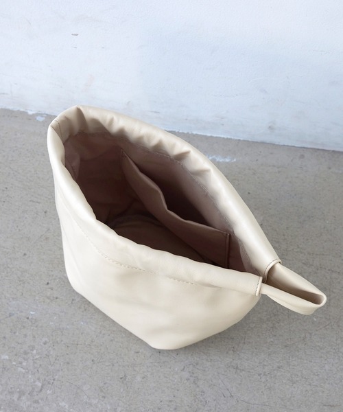 EFOLE(エフォル)の「drawstrings bag / ドローストリングス バッグ(ハンドバッグ・レディース・ブラック/オフホワイト/ベージュ・FREE)」の9枚目の写真