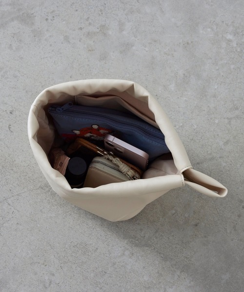 EFOLE(エフォル)の「drawstrings bag / ドローストリングス バッグ(ハンドバッグ・レディース・ブラック/オフホワイト/ベージュ・FREE)」の8枚目の写真