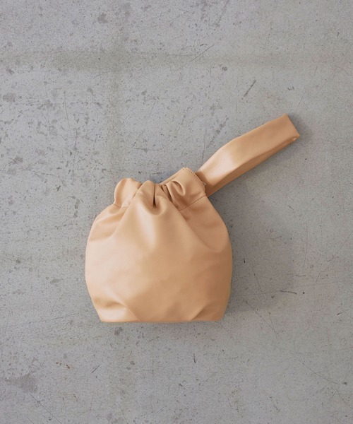 EFOLE(エフォル)の「drawstrings bag / ドローストリングス バッグ(ハンドバッグ・レディース・ブラック/オフホワイト/ベージュ・FREE)」の15枚目の写真
