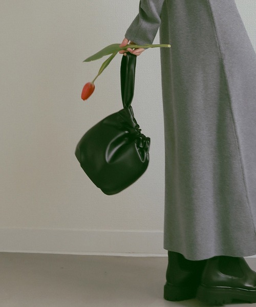 EFOLE(エフォル)の「drawstrings bag / ドローストリングス バッグ(ハンドバッグ・レディース・ブラック/オフホワイト/ベージュ・FREE)」の19枚目の写真