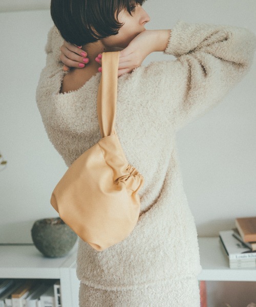 EFOLE(エフォル)の「drawstrings bag / ドローストリングス バッグ(ハンドバッグ・レディース・ブラック/オフホワイト/ベージュ・FREE)」の7枚目の写真