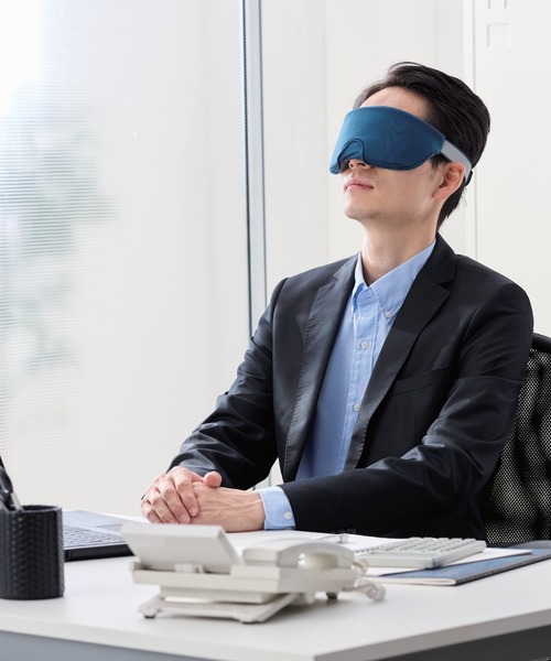 BIRTHDAY BAR(バースデイバー)の「エクリア ジェル&ツボ アイマスク(その他ビューティーグッズ・レディース・ネイビー/グレイッシュベージュ・フリー)」の1枚目の写真