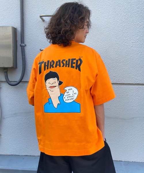 THRASHER(スラッシャー)の「【ムラサキスポーツ別注】THRASHER/スラッシャー MAGAZINE COVER バックラバープリントTシャツ ビックシルエット フロントロゴワンポイント THMM-006(Tシャツ/カットソー・メンズ・ホワイト×ブラック/ブラック×ブラック/オレンジ系その他・M/L/XL)」の3枚目の写真