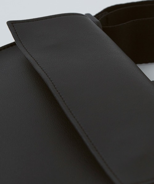 improves（インプローブス）の「合皮 ショルダー ボディ バッグ（ボディバッグ/ウエストポーチ・メンズ・ブラック・FREE）」の8枚目の写真