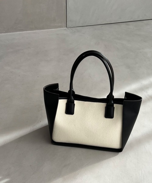 Doux archives（ドゥアルシーヴ）の「フェイクレザーｘキャンバストートバッグ（トートバッグ・レディース・ブラック/グレイッシュベージュ・FREE）」の2枚目の写真