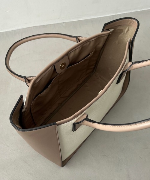 Doux archives（ドゥアルシーヴ）の「フェイクレザーｘキャンバストートバッグ（トートバッグ・レディース・ブラック/グレイッシュベージュ・FREE）」の9枚目の写真