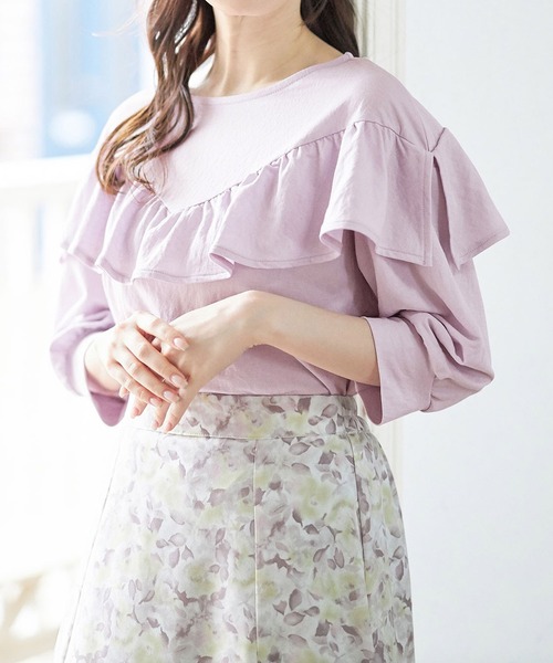 alotta(アロッタ)の「フリルデザインパフ袖カットソー(Tシャツ/カットソー・レディース・ライラック/ブラック/サックスブルー/オフホワイト・MEDIUM/LARGE/XX-LARGE/X-LARGE)」の4枚目の写真
