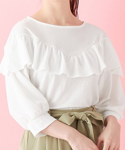 alotta(アロッタ)の「フリルデザインパフ袖カットソー(Tシャツ/カットソー・レディース・ライラック/ブラック/サックスブルー/オフホワイト・MEDIUM/LARGE/XX-LARGE/X-LARGE)」の2枚目の写真