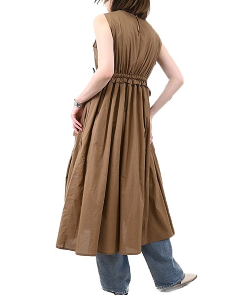 STYLEBLOCK(スタイルブロック)の「綿ローンウエストギャザーノースリーブワンピース(ワンピース・レディース・ブラウン/ライトベージュ/ブルー/ブラック・M)」の8枚目の写真