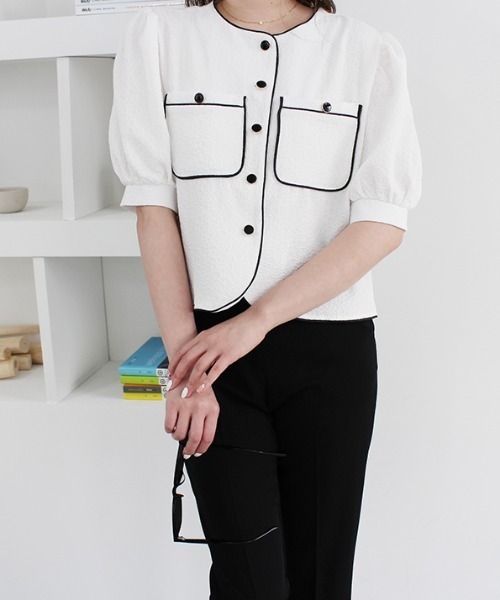 MODE ROBE（モードローブ）の「パイピングポケットデザイントップス（シャツ/ブラウス・レディース・ホワイト/ブラック・FREE）」の2枚目の写真