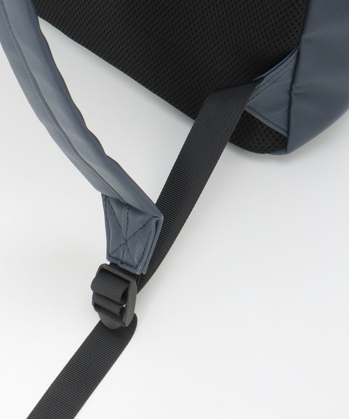 ikka(イッカ)の「レザータッチサフィアーノバックパック(バックパック/リュック・メンズ・ブラック/ダークネイビー/モカ・FREE)」の13枚目の写真