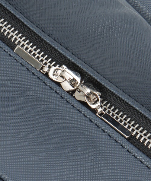 ikka(イッカ)の「レザータッチサフィアーノバックパック(バックパック/リュック・メンズ・ブラック/ダークネイビー/モカ・FREE)」の6枚目の写真