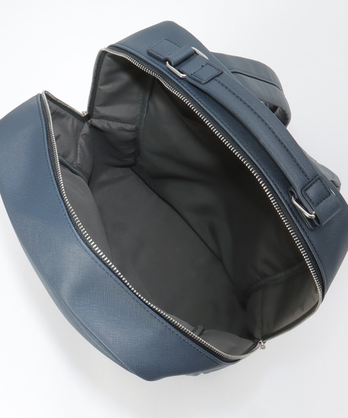 ikka(イッカ)の「レザータッチサフィアーノバックパック(バックパック/リュック・メンズ・ブラック/ダークネイビー/モカ・FREE)」の7枚目の写真