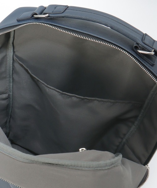 ikka(イッカ)の「レザータッチサフィアーノバックパック(バックパック/リュック・メンズ・ブラック/ダークネイビー/モカ・FREE)」の11枚目の写真
