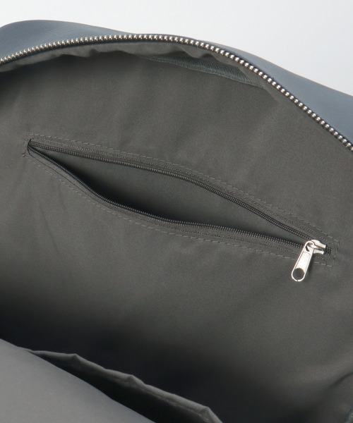 ikka(イッカ)の「レザータッチサフィアーノバックパック(バックパック/リュック・メンズ・ブラック/ダークネイビー/モカ・FREE)」の10枚目の写真