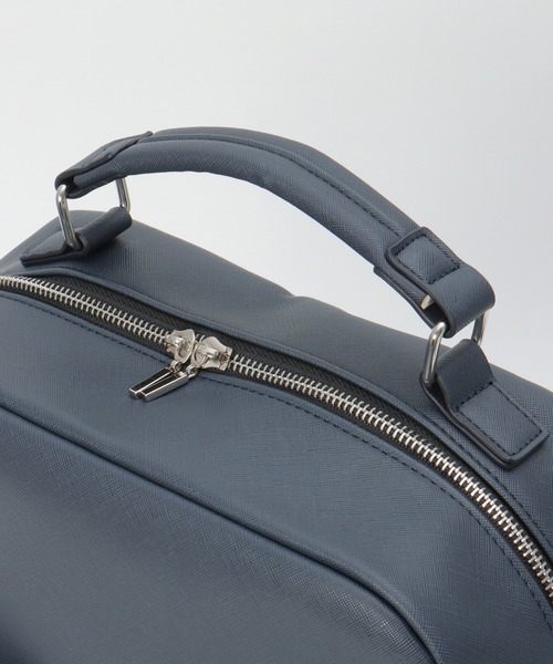 ikka(イッカ)の「レザータッチサフィアーノバックパック(バックパック/リュック・メンズ・ブラック/ダークネイビー/モカ・FREE)」の9枚目の写真