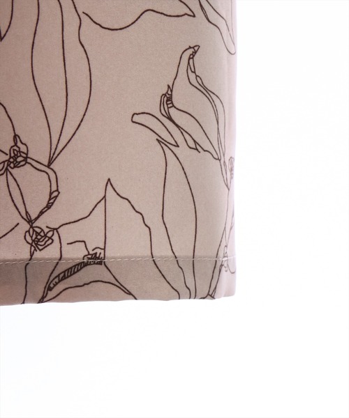 clear（クリア）の「バックスピンドル花柄フレアロングスカート （スカート・レディース・ベージュ/オフホワイト/ブルー・F）」の11枚目の写真