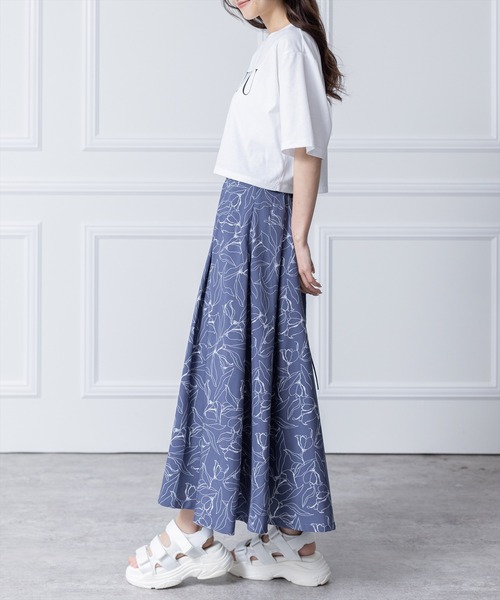 clear（クリア）の「バックスピンドル花柄フレアロングスカート （スカート・レディース・ベージュ/オフホワイト/ブルー・F）」の21枚目の写真