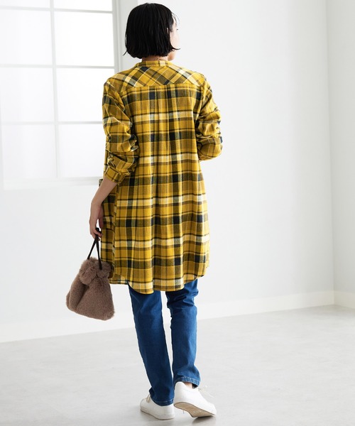 BELLUNA PLUS(ベルーナ)の「袖ゴム使いチェック柄シャツチュニック(チュニック・レディース・アイボリー系/チャコール/イエロー系・LARGE/X-LARGE/MEDIUM)」の6枚目の写真