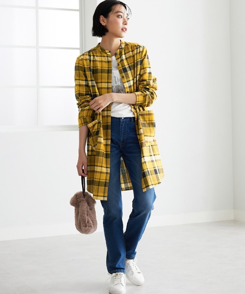 BELLUNA PLUS(ベルーナ)の「袖ゴム使いチェック柄シャツチュニック(チュニック・レディース・アイボリー系/チャコール/イエロー系・LARGE/X-LARGE/MEDIUM)」の4枚目の写真