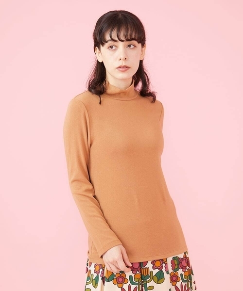 Jocomomola(ホコモモラ)の「30color ハイネックカットソー(Tシャツ/カットソー・レディース・ライトグレー/ライトピンク/ライトブルー/サンドベージュ/クリーム/ピンク系その他/ライトカーキ/カーキ/ブルー/ライトパープル/ブラウン/バイオレット/オレンジ/オレンジ系その他/その他・40)」の3枚目の写真
