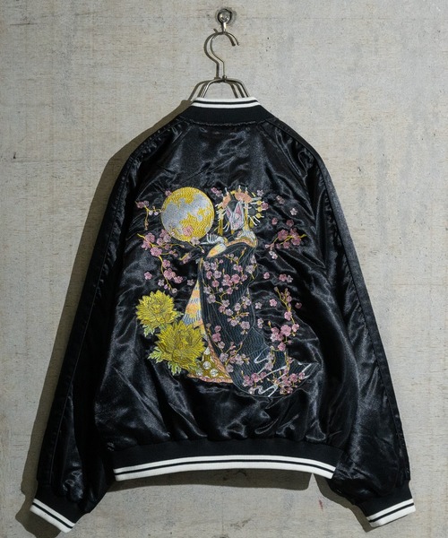 JOHN'S CLOSET（ジョンズクローゼット）の「【13】バリエーション刺繍 スカジャン/スーベニアジャケット（スカジャン・メンズ・ブラック×ブラック/ブラック系その他2/シルバー系その他/ブラック系その他5/ブラック×シルバー/ブラック系その他3/シルバー×ブラック/ブラック系その他/ブラック系その他4/ブラック系1/ブラック系3/ブラック系5/ブラック系6/ブラック系2/ブラック系4/ブラック系7/ブラック系8/ブラック系9/シルバー系3/シルバー系2/シルバー系1・LARGE/MEDIUM/X-LARGE）」の9枚目の写真