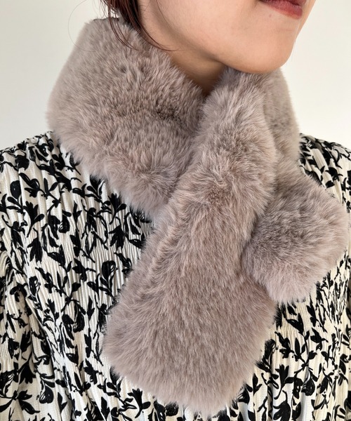 un dix cors（アンディコール）の「差し込みフェイクファーミニティペット（マフラー・レディース・モカ/ベージュ・FREE）」の2枚目の写真