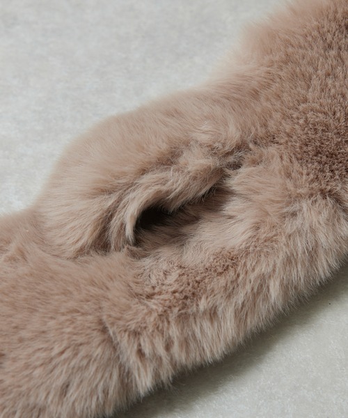 un dix cors（アンディコール）の「差し込みフェイクファーミニティペット（マフラー・レディース・モカ/ベージュ・FREE）」の7枚目の写真