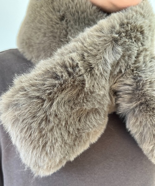 un dix cors（アンディコール）の「差し込みフェイクファーミニティペット（マフラー・レディース・モカ/ベージュ・FREE）」の5枚目の写真