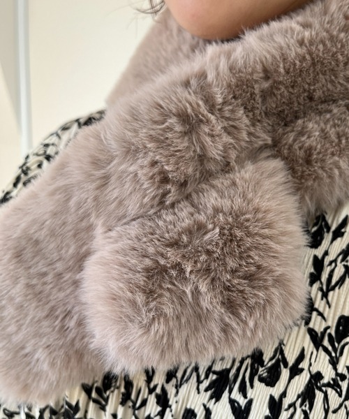 un dix cors（アンディコール）の「差し込みフェイクファーミニティペット（マフラー・レディース・モカ/ベージュ・FREE）」の12枚目の写真