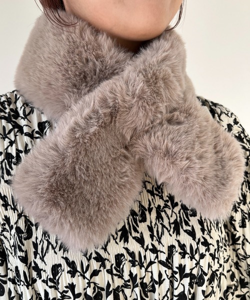 un dix cors（アンディコール）の「差し込みフェイクファーミニティペット（マフラー・レディース・モカ/ベージュ・FREE）」の9枚目の写真