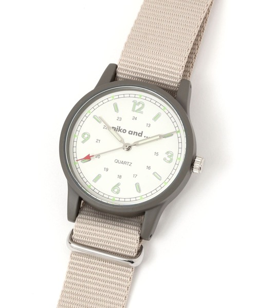 niko and...(ニコアンド)の「ミリタリー風ウォッチ(アナログ腕時計・レディース・ネイビー/ブラック/カーキ/アイボリー/ピンク/ライトブルー/オレンジ/グリーン・0)」の2枚目の写真