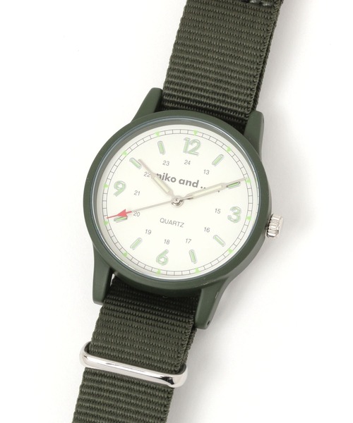 niko and...(ニコアンド)の「ミリタリー風ウォッチ(アナログ腕時計・レディース・ネイビー/ブラック/カーキ/アイボリー/ピンク/ライトブルー/オレンジ/グリーン・0)」の3枚目の写真