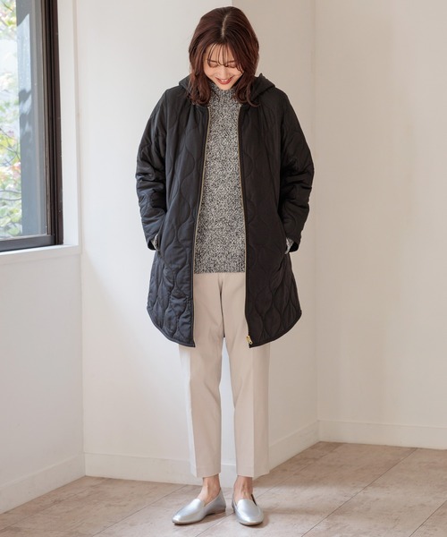 GLOBAL WORK(グローバルワーク)の「ライトウォームキルトロングコート/194278(その他アウター・レディース・カーキ/ブラック・LARGE/MEDIUM)」の4枚目の写真
